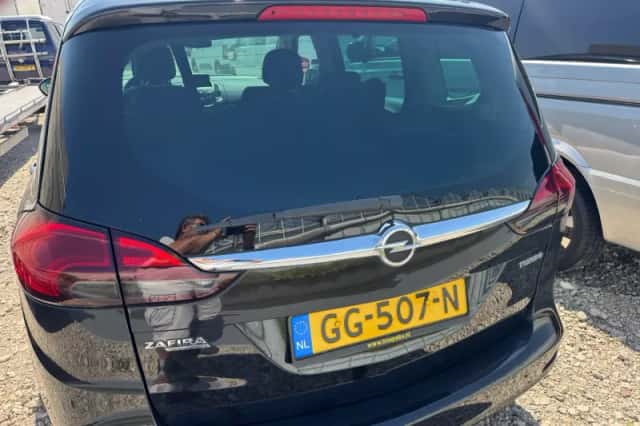 Opel Zafira (2015) thumbnail 3