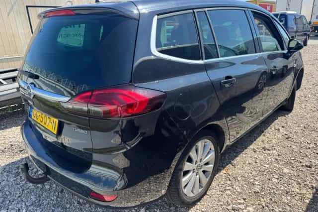 Opel Zafira (2015) thumbnail 4