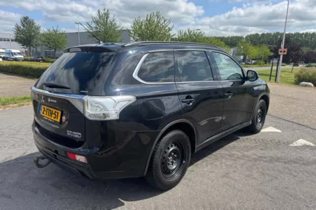 Mitsubishi Outlander (2014) thumbnail 5