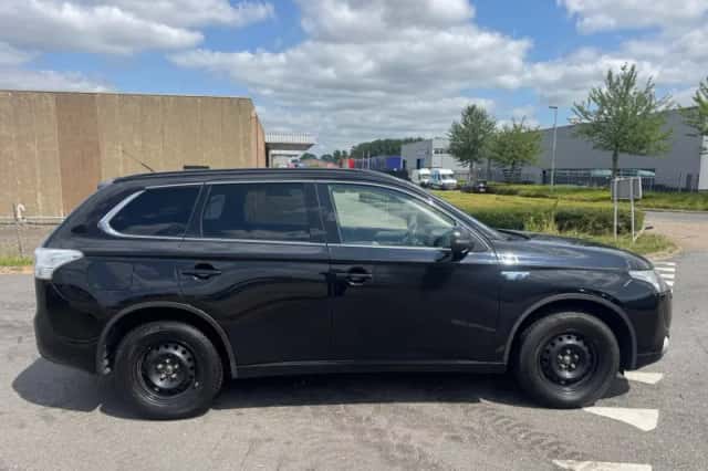 Mitsubishi Outlander (2014) thumbnail 6