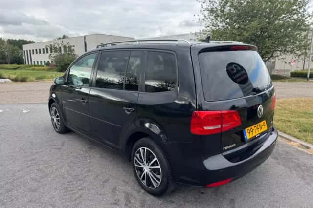 Volkswagen Touran (2011) thumbnail 3
