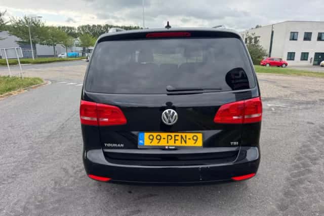 Volkswagen Touran (2011) thumbnail 4