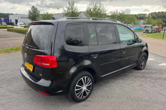 Volkswagen Touran (2011) thumbnail 5