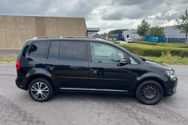 Volkswagen Touran (2011) thumbnail 6