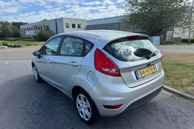 Ford Fiesta (2009) thumbnail 3