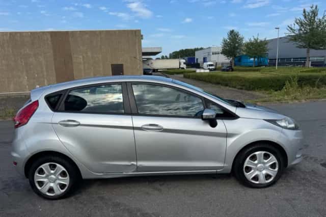 Ford Fiesta (2009) thumbnail 6