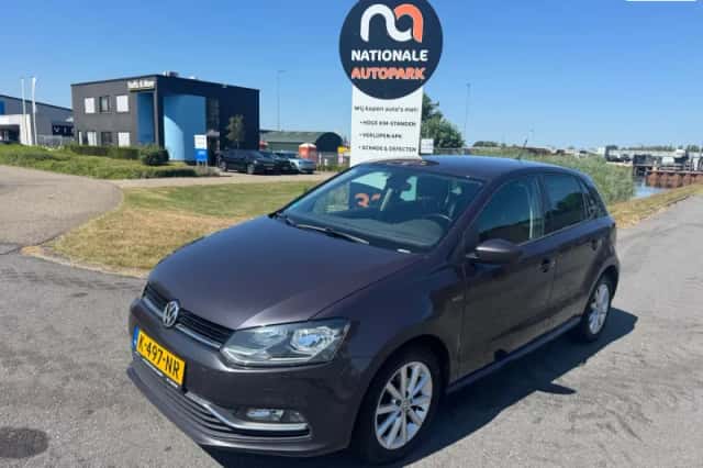 Volkswagen Polo (2016) thumbnail 1