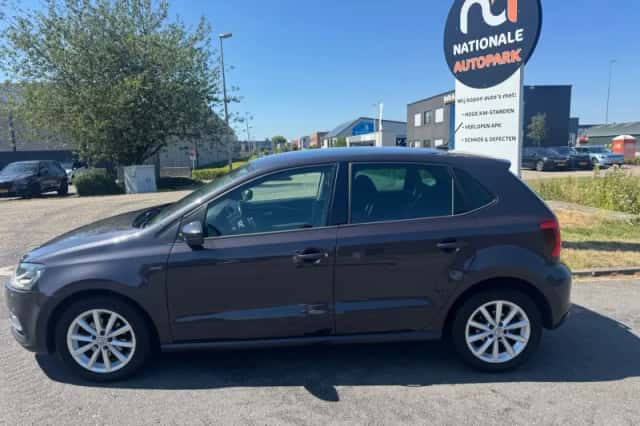 Volkswagen Polo (2016) thumbnail 2