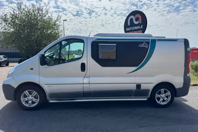 Opel Vivaro (2011) thumbnail 2