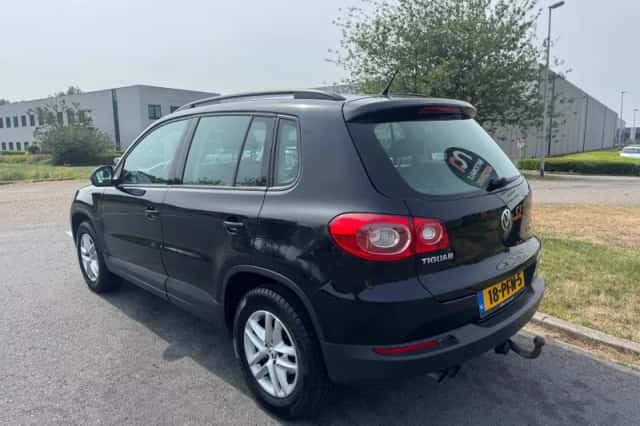 Volkswagen Tiguan (2011) thumbnail 3