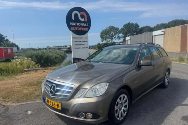 Mercedes-Benz E-Klasse (2011) thumbnail 1