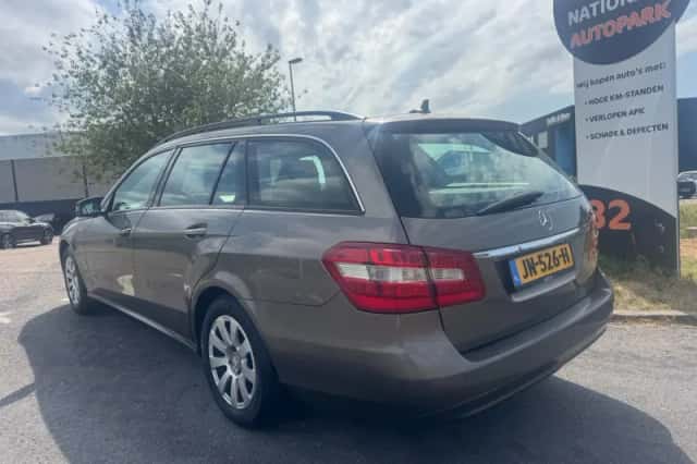 Mercedes-Benz E-Klasse (2011) thumbnail 3