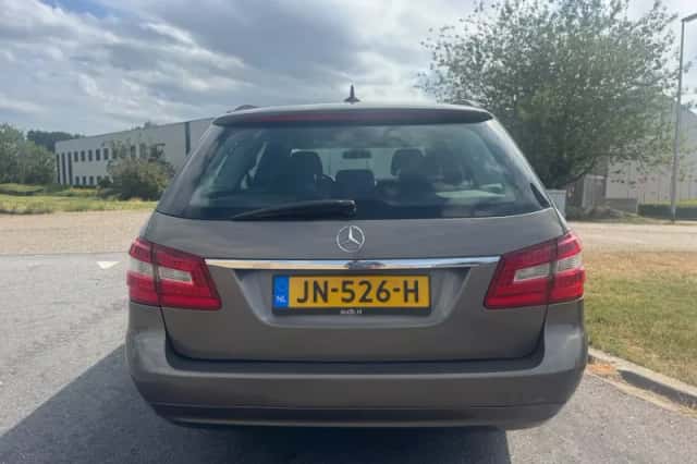 Mercedes-Benz E-Klasse (2011) thumbnail 4