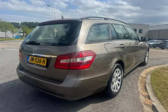 Mercedes-Benz E-Klasse (2011) thumbnail 5