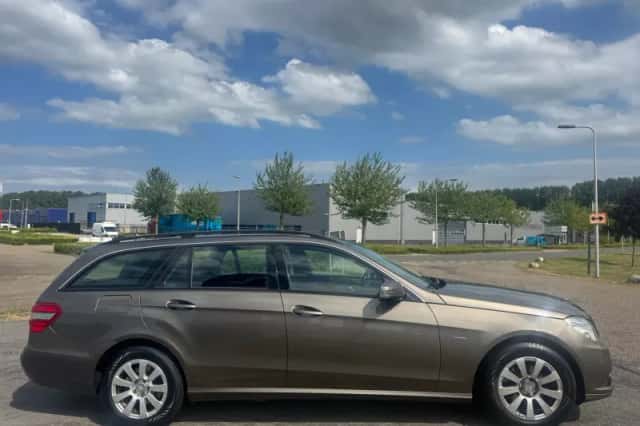 Mercedes-Benz E-Klasse (2011) thumbnail 6