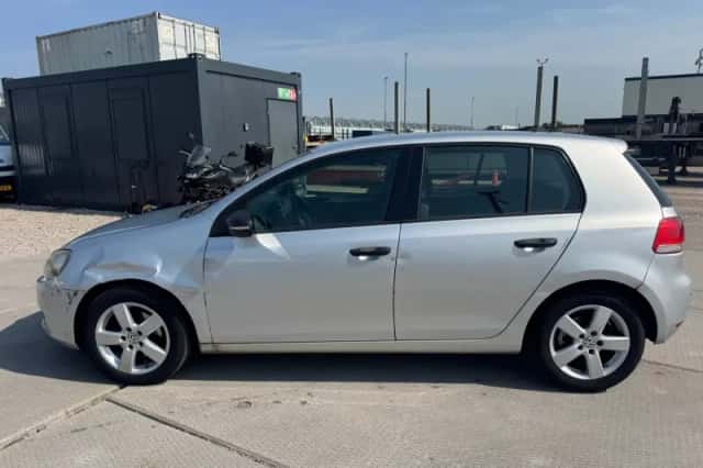 Volkswagen Golf (2012) thumbnail 2