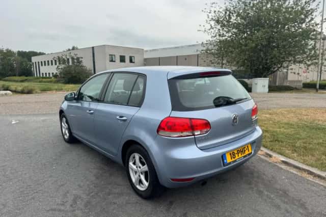 Volkswagen Golf (2011) thumbnail 3