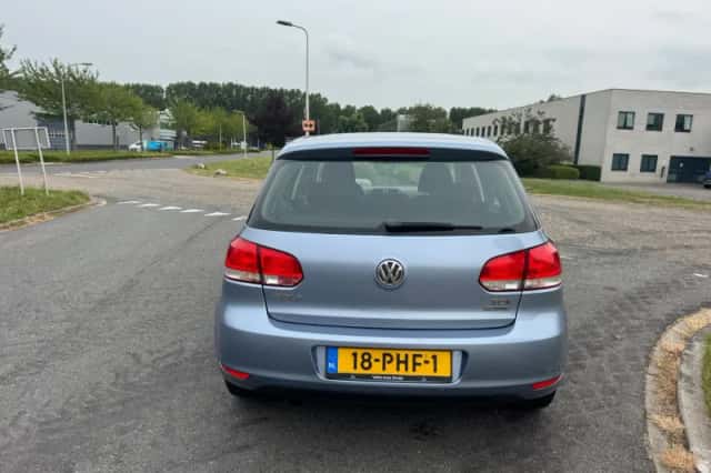 Volkswagen Golf (2011) thumbnail 4