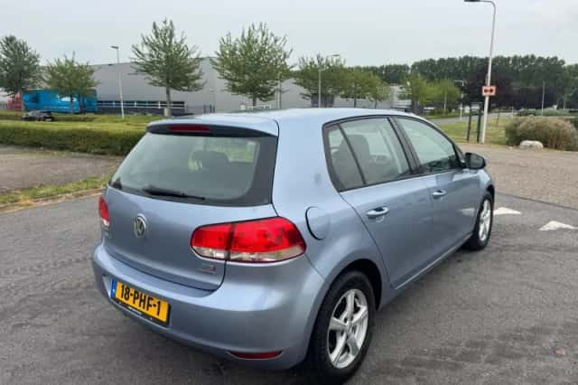 Volkswagen Golf (2011) thumbnail 5