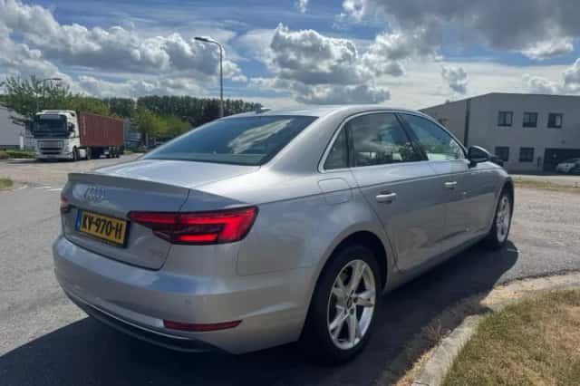 Audi A4 (2017) thumbnail 5