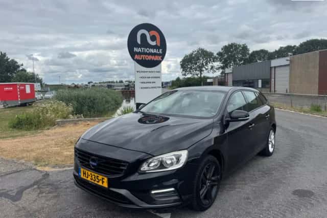 Volvo V60 (2015) thumbnail 1