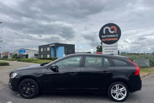 Volvo V60 (2015) thumbnail 2