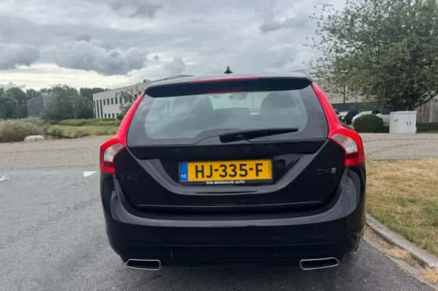 Volvo V60 (2015) thumbnail 4