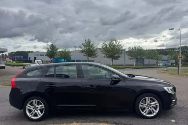 Volvo V60 (2015) thumbnail 6