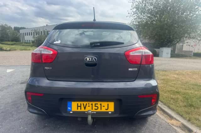 Kia Rio (2016) thumbnail 4