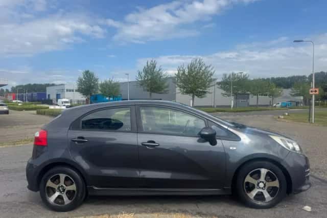 Kia Rio (2016) thumbnail 6