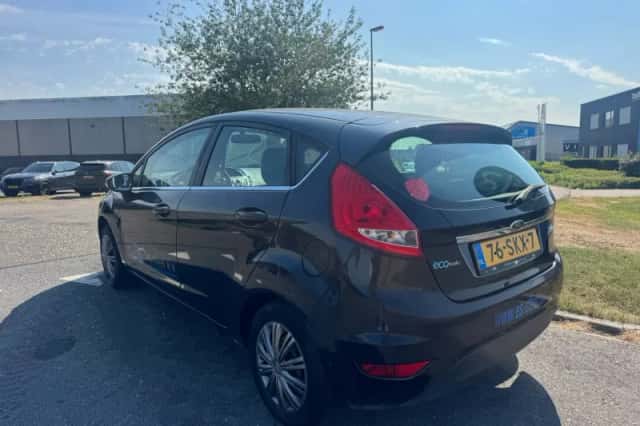 Ford Fiesta (2011) thumbnail 3