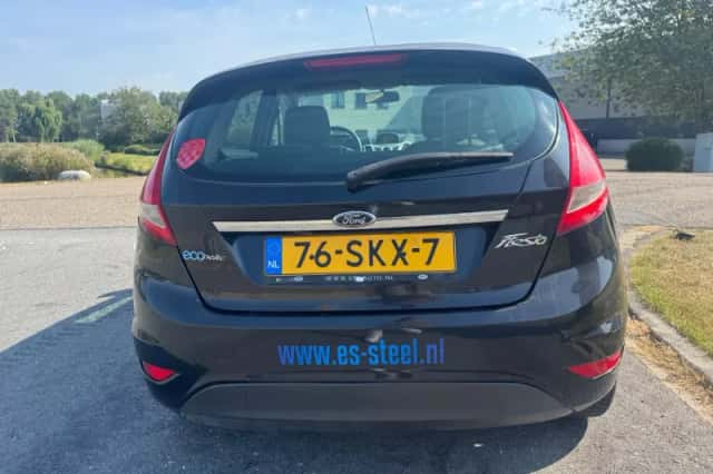Ford Fiesta (2011) thumbnail 4