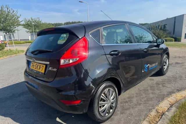 Ford Fiesta (2011) thumbnail 5