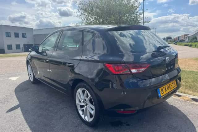 SEAT Leon (2013) thumbnail 3