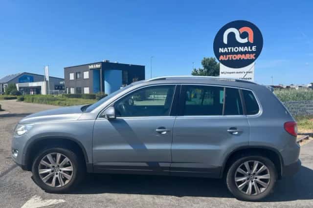 Volkswagen Tiguan (2009) thumbnail 2