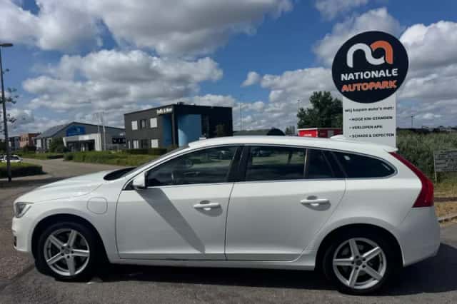 Volvo V60 (2013) thumbnail 2