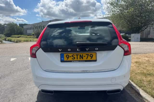 Volvo V60 (2013) thumbnail 4