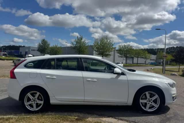 Volvo V60 (2013) thumbnail 6