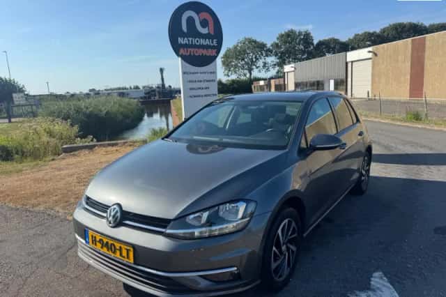 Volkswagen Golf (2019) thumbnail 1
