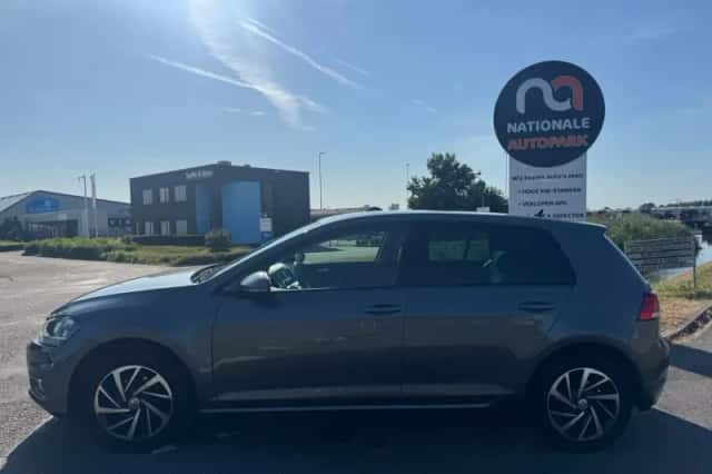 Volkswagen Golf (2019) thumbnail 2