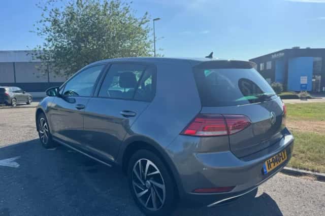 Volkswagen Golf (2019) thumbnail 3
