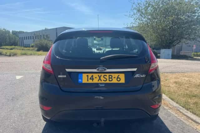 Ford Fiesta (2012) thumbnail 4