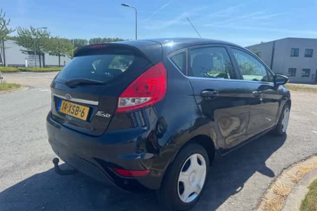 Ford Fiesta (2012) thumbnail 5