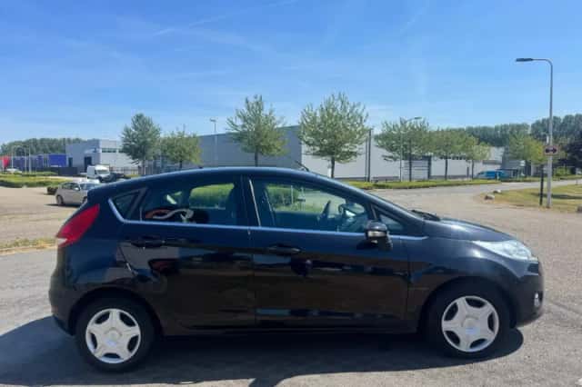 Ford Fiesta (2012) thumbnail 6