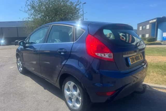 Ford Fiesta (2010) thumbnail 3