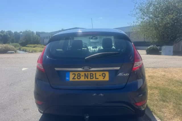 Ford Fiesta (2010) thumbnail 4