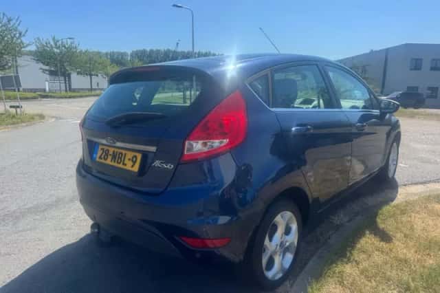 Ford Fiesta (2010) thumbnail 5