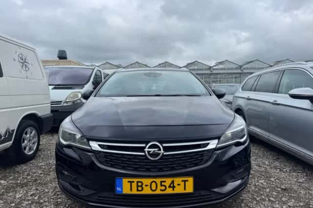 Opel Astra (2018) thumbnail 2