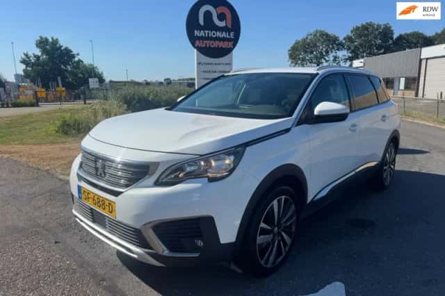 Peugeot 5008 (2018) thumbnail 1