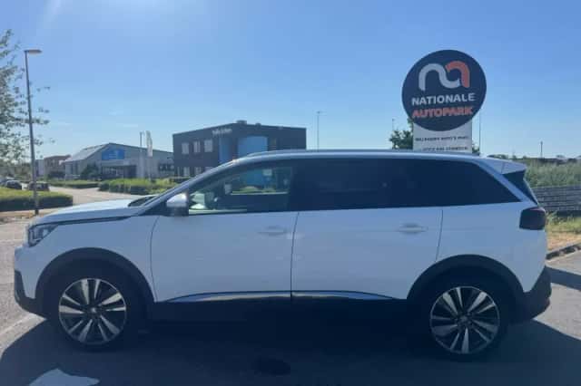 Peugeot 5008 (2018) thumbnail 2